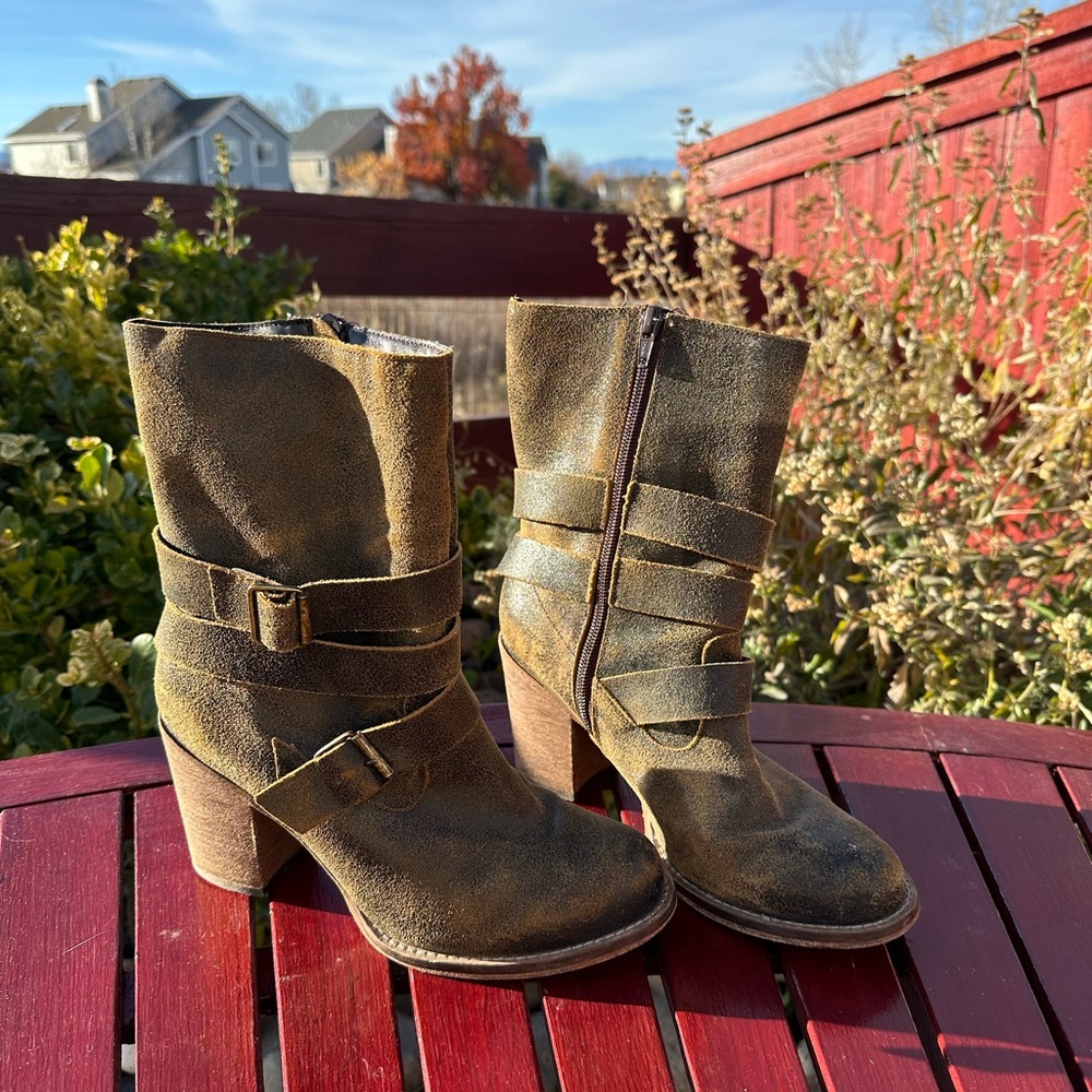 Charles David Stylish Women's Ankle Boots